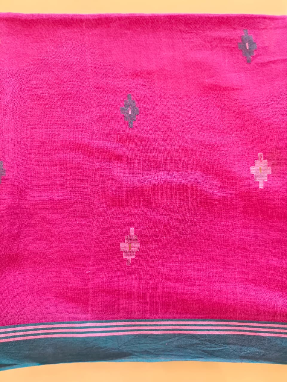 ibrant Magenta Muslin Cotton Jamdani Handloom Saree