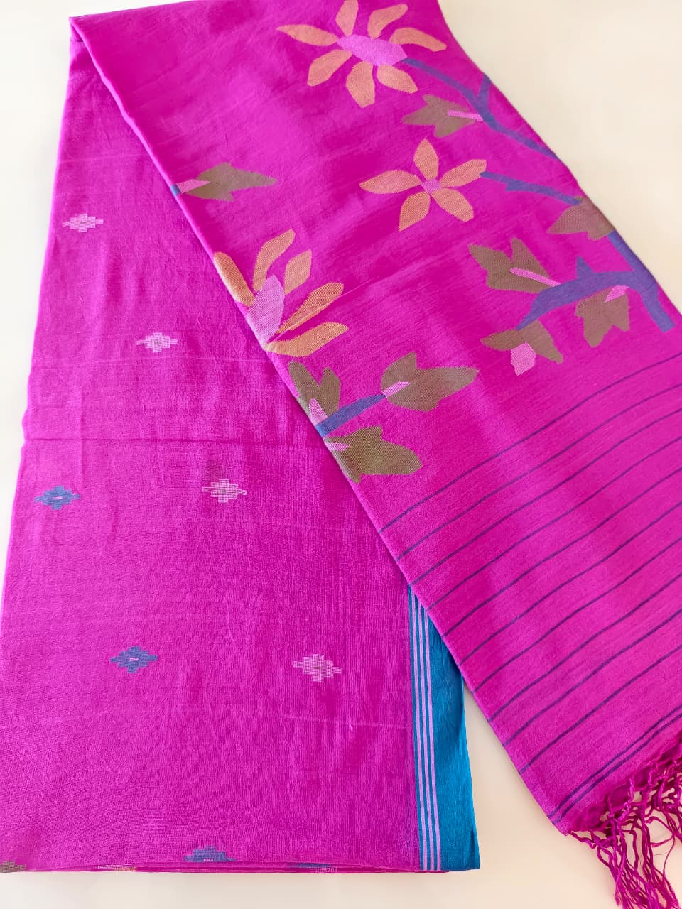 ibrant Magenta Muslin Cotton Jamdani Handloom Saree