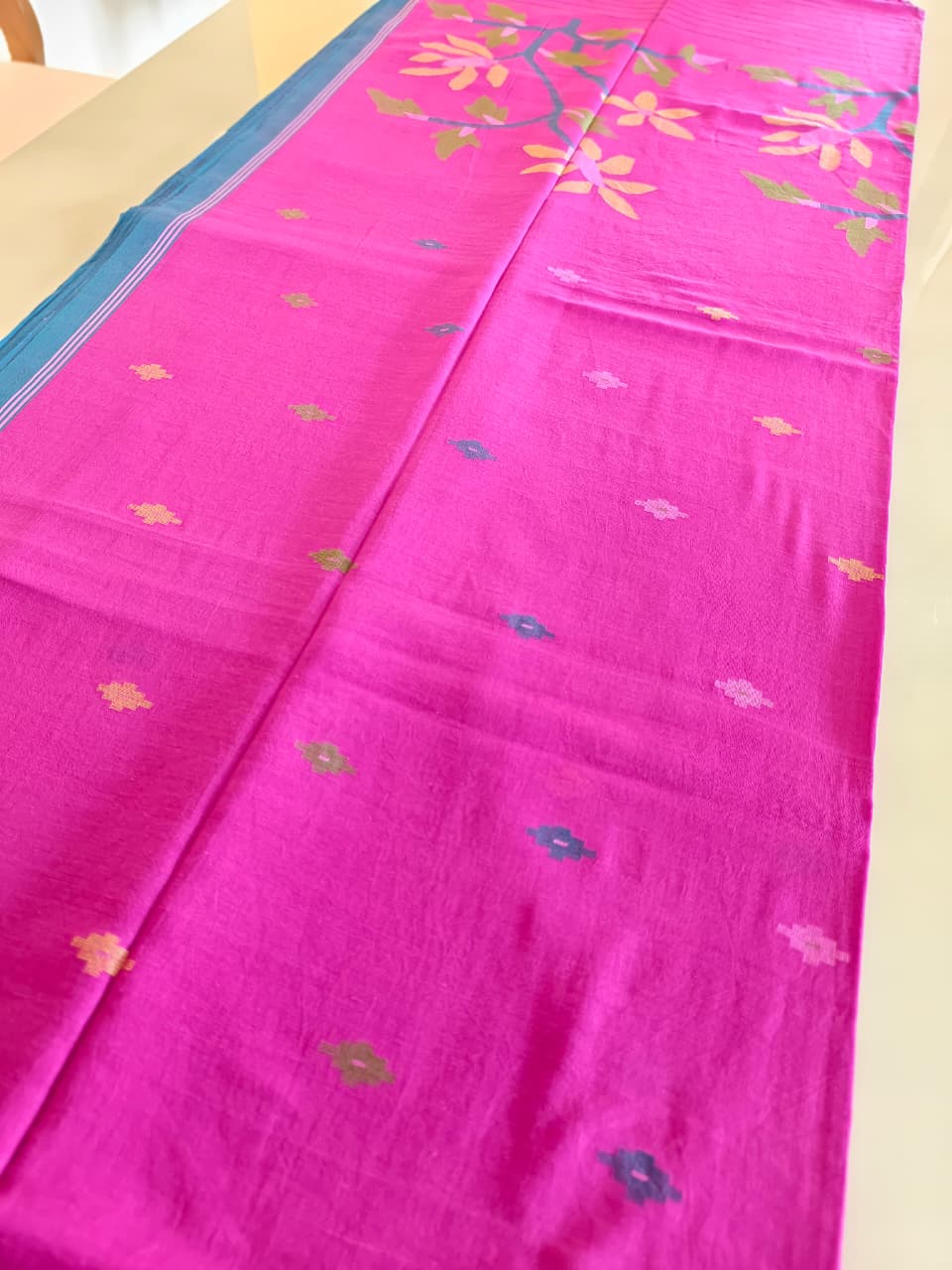 ibrant Magenta Muslin Cotton Jamdani Handloom Saree