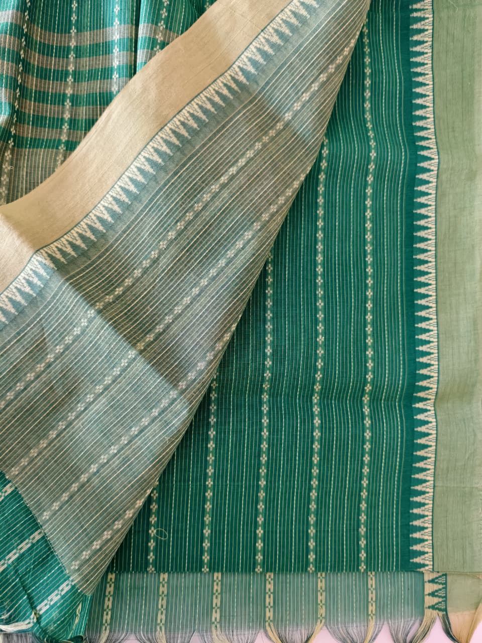 Emerald Green Pure Cotton woven Saree with Contrast Blouse